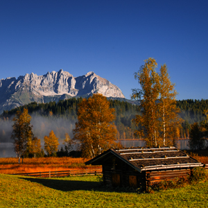 Kitzbühel è da sempre una leggendaria località sportiva del Tirolo, una destinazione esclusiva, ospitale tutto l’anno, unisce: mondanità, divertimento, shopping esclusivo e benessere.