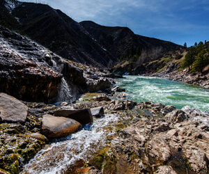 Rigenerarsi a contatto con la natura in Idaho: ecco 5 fonti termali nelle Sawtooth Mountains da non perdere