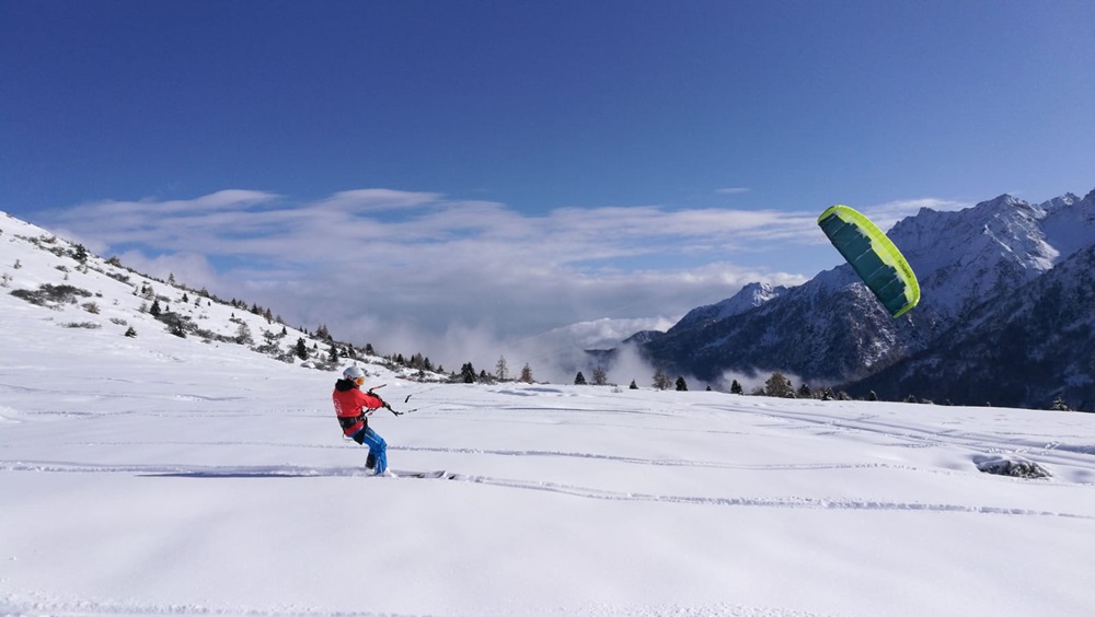 Viaggio in Val di Sole dove impazza lo snowkite