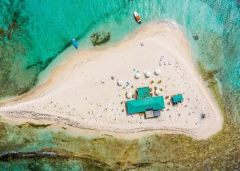 Viaggio subaqueo nel mondo sottomarino di Anguilla
