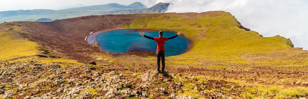Armenia a passo lento: trekking millenari tra monasteri, canyon e vette incontaminate